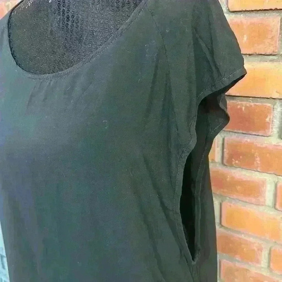 Brandy Melville top too cute 🥰 - Picture 3 of 7